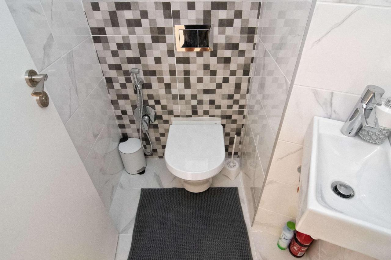 Luxury City Center Two Bedroom Apartment Close To Beach Varna Extérieur photo